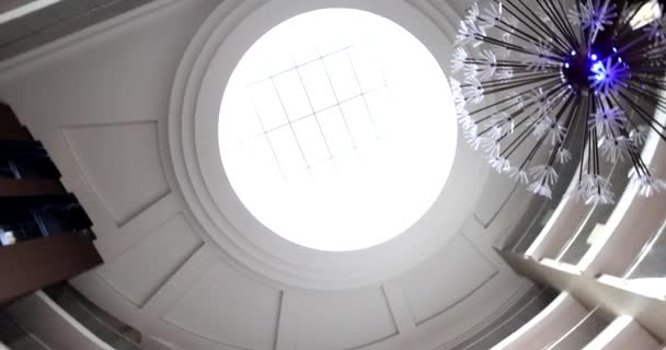 Sufit Okrągłym Szklanym Świetlikiem Holu Filmu Koncepcja Architektoniczna — Wideo stockowe