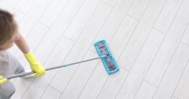 Mujer Lava Mano Suelo Con Fregona Plástico Concepto Limpieza Casa — Vídeos de Stock