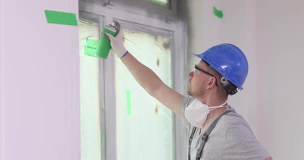 建筑油漆窗户层与白色喷漆 Pvc塑料窗户的油漆 — 图库视频影像