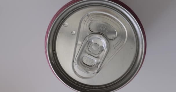 Primer Plano Lata Soda Aluminio Cerrada Giratoria Pestaña Tirón Aluminio — Vídeo de stock