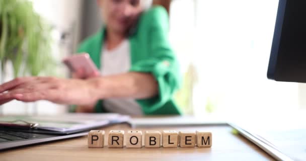 Businesswoman Communicates Problem Client Phone Order Error Problems Work — Stock Video