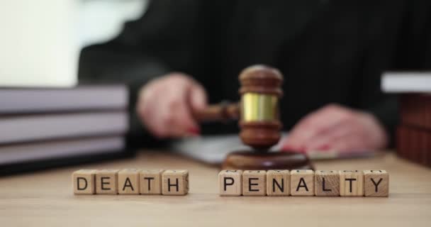 Pedeapsa Moartea Este Inscripție Cuburi Lemn Apropiere Verdictul Judecătorului Încetinire — Videoclip de stoc