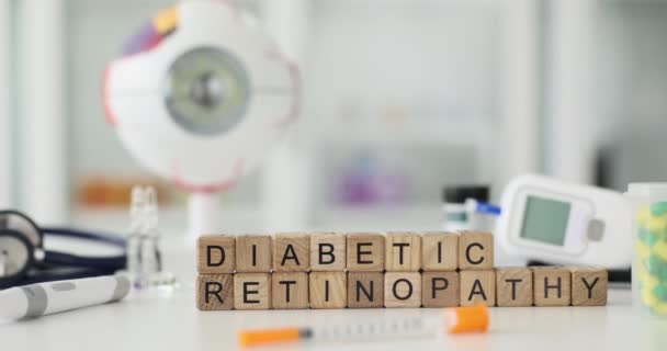 Masadaki Tahta Küplere Diyabetik Ritinopati Yazıları Yakın Plan Göz Hastalığının — Stok video