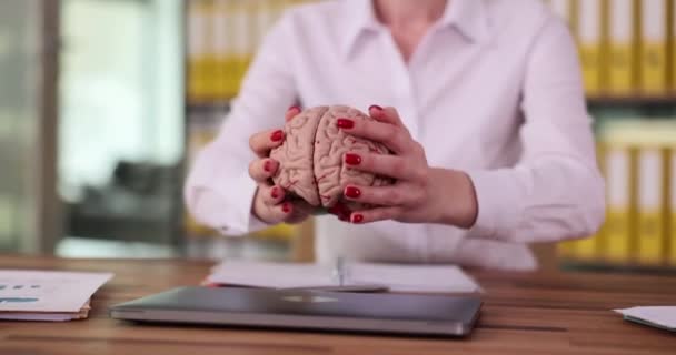 Mujer Puso Cerebro Humano Portátil Inteligencia Artificial Computadora — Vídeo de stock