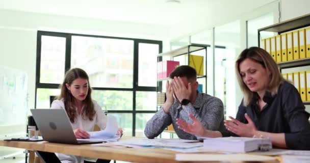 Frustrada Gente Frustrada Del Equipo Negocios Está Estudiando Estadísticas Negocios — Vídeos de Stock