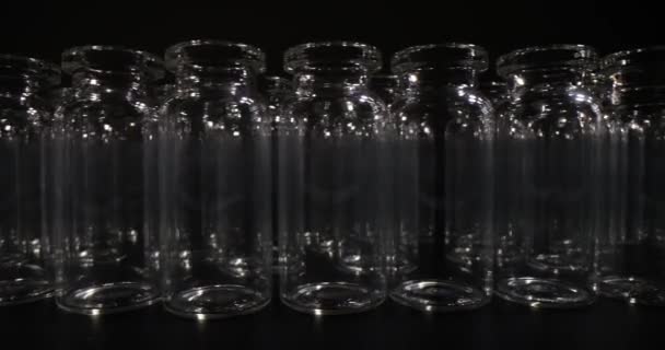 Стеклянные Флаконы Лабораторное Оборудование Выдачи Образцов Жидкости Сосуды Вакцин — стоковое видео
