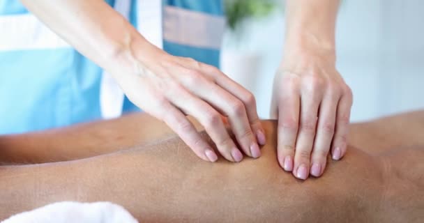 Mãos Terapeuta Massagem Profissional Fazem Massagem Bem Estar Pernas Pés — Vídeo de Stock