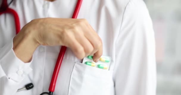 Dottore Prende Medicine Pillole Dalla Tasca Concetto Stupefacenti Sostanze Psicotrope — Video Stock