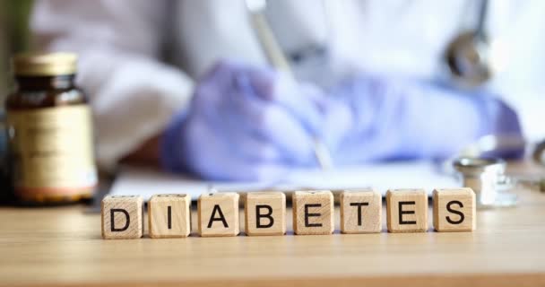 Diabetes Palabra Las Letras Madera Fondo Del Médico Clínica Tratamiento — Vídeo de stock