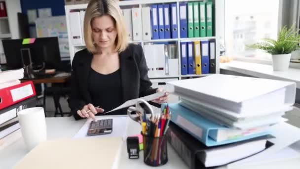 Young Business Woman Sums Cost Project Hyperlapse Businesswoman Using Calculator — Stock Video