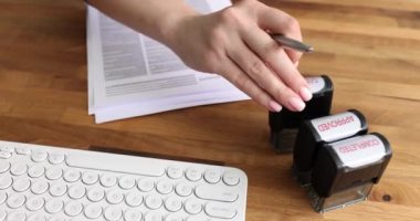 Belge üzerindeki el damgası iptal edildi. Patron Seo Bankası çalışanı kredi ya da ipotek talebini reddediyor