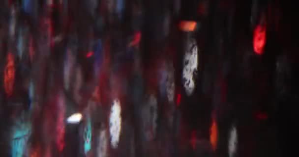 Disko Işığı Hareket Bulanıklığı Efektli Disko Topu Işık Yansımaları Sızdırır — Stok video