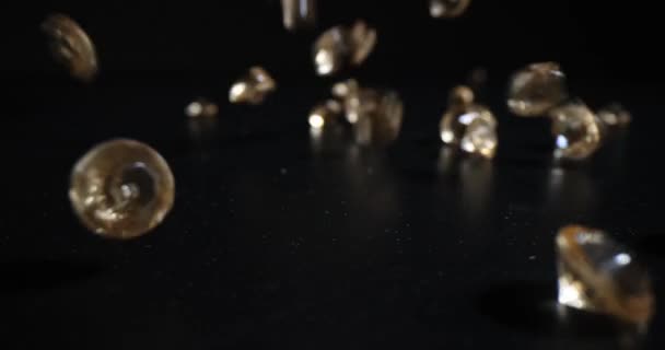 Drágakövek Gyémántjai Fekete Háttérbe Szorulnak Drágakövek Minőségértékelése Drágakövekkel Kapcsolatos Szakértelem — Stock videók