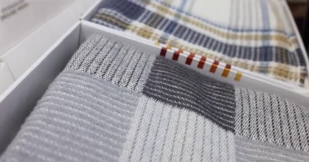 Sampel Kain Berwarna Warni Dalam Palet Katalog Tekstil Atau Selimut — Stok Video