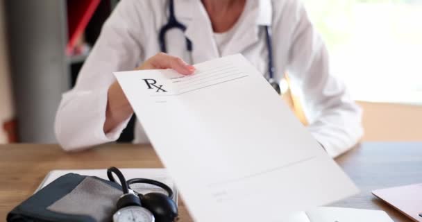 Doctor Passes Medical Prescription Patient Doctor Prescription Prescription Narcotic Drugs — Wideo stockowe