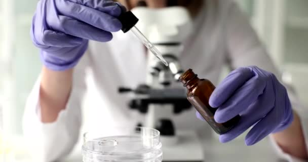 Pharmacist Opens Dropper Drop Natural Oil Glass Bottle Laboratory Testing — 图库视频影像
