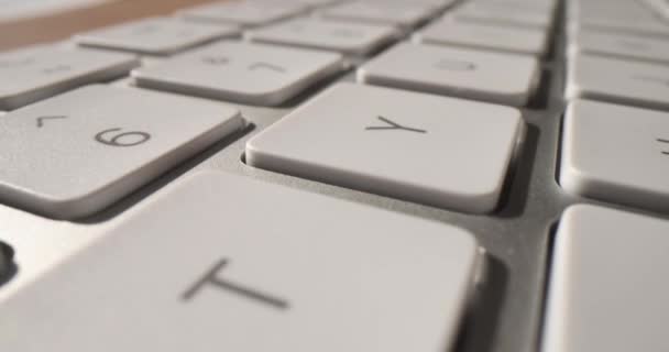 Butoane Tastatura Computerului Alb Closeup Film Lent Mișcare Programarea Lucrul — Videoclip de stoc