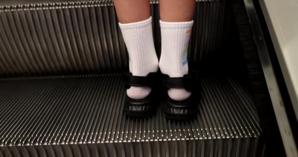 Children Feet Metal Stairs Escalator Back View Escalator Child Safety — Stock Video