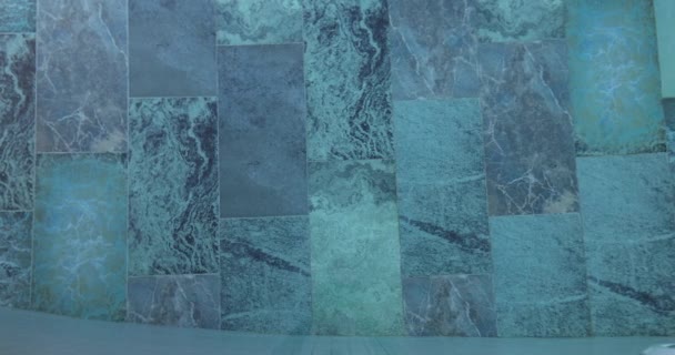 Telha Cerâmica Azul Parede Textura Fundo Azulejo Mosaico Azul Piscina — Vídeo de Stock