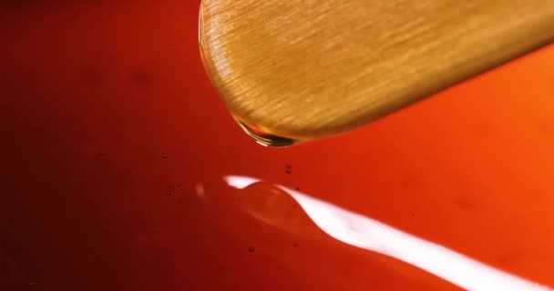 Espátula Madeira Mistura Caramelo Closeup Filme Câmera Lenta Conceito Receitas — Vídeo de Stock