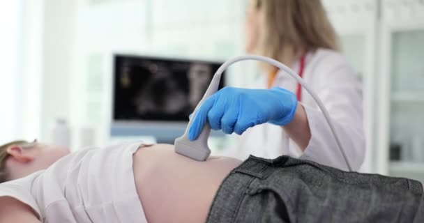 Médecin Fait Une Échographie Cavité Abdominale Fille Utilisant Scanner Clinique — Video