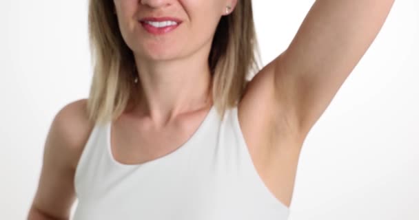 Usmívající Žena Hladkým Podpažím Palci Nahoru Pozitivní Trend Pro Tělo — Stock video