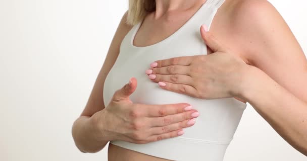 Göğüs Kanseri Kendini Muayene Eden Kadın Göğüslere Dokunur Hastalık Göğüs — Stok video