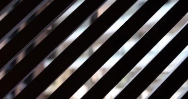 Geometri tahtası pencere konseptini aydınlatan ışığı kör eder