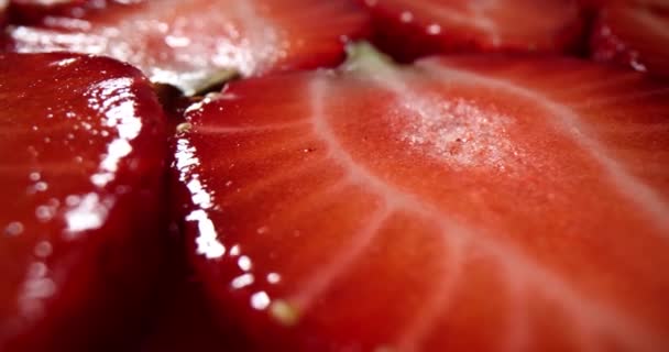 Fresas Frescas Jugosas Con Mitades Bayas Vitaminas Alimentos Saludables — Vídeos de Stock