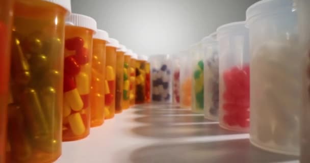 Diverse Vitaminen Mineralen Voedingssupplementen Gekleurde Tabletten Dragees Potten Geneesmiddelen — Stockvideo