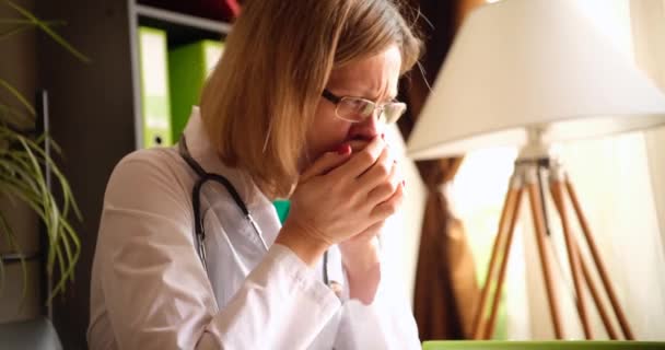 Woman Doctor Headache Cough Caused Flu Tired Sick Doctor Clinic — Wideo stockowe