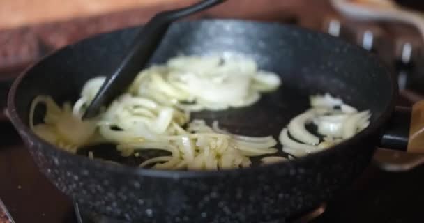 Golden Brown Fried Onions Frying Pan Delicious Sliced White Onion — Vídeos de Stock