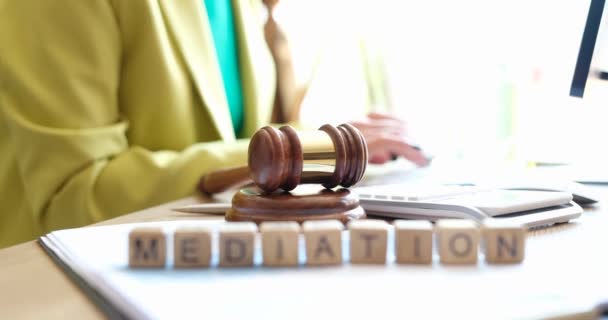 Word Mediation Businesswoman Court Gavel Working Computer Dispute Settlement Procedure — Wideo stockowe