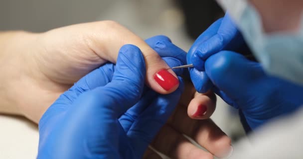 Manicurist Covers Client Nails Red Nail Polish Beauty Salon Manicure — Stockvideo