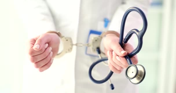 Ruce Kardiologa Poutech Stetoskopem Zatýkání Zdravotnického Personálu Korupce Medicíně — Stock video
