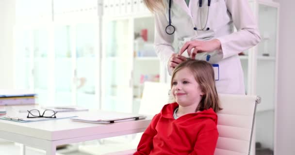 Doctor Pediatrician Checks Hair Head Little Girl Clinic Pediculosis Children — Stock Video