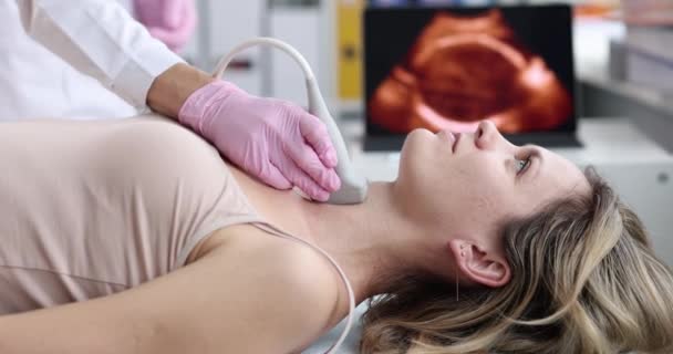 Ultrasound Diagnosis Thyroid Gland Young Woman Clinic Diagnosis Treatment Thyroid — Vídeos de Stock