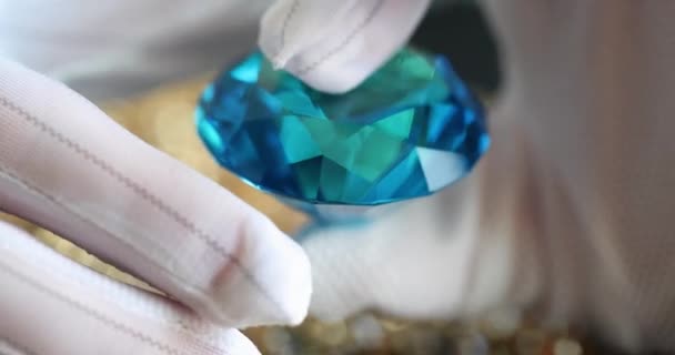 Όμορφη Χαλαρή Πέτρα Μπλε Ζαφείρι Λαμπρή Καλή Περικοπή Για Κοσμήματα — Αρχείο Βίντεο