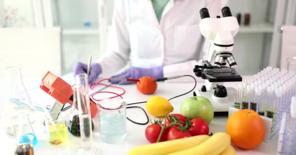 Čerstvá Zelenina Ovoce Vědecká Kontrola Kvality Laboratoři Dusičnany Potravinách — Stock video