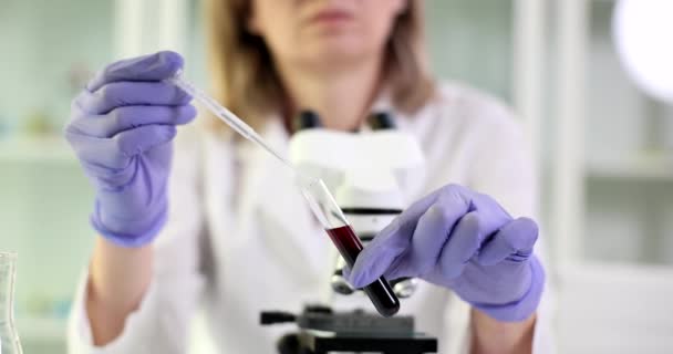 Verrerie Laboratoire Avec Compte Gouttes Scientifique Goutte Goutte Liquide Dans — Video