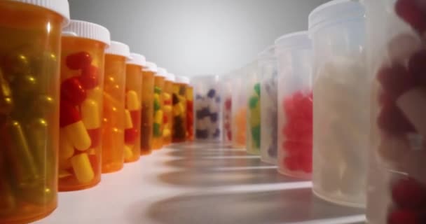 Mnoho Různých Pilulek Plastových Nádobách Šedém Pozadí Koncepce Farmaceutické Medicíny — Stock video