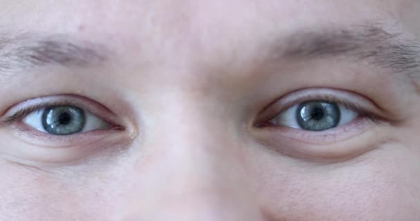Blaue Augen Eines Jungen Mannes Hyperopie Kurzsichtigkeit Beim Menschen — Stockvideo