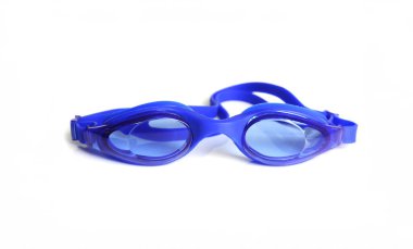 Beyaz arka planda izole edilmiş yüzme gözlüğü