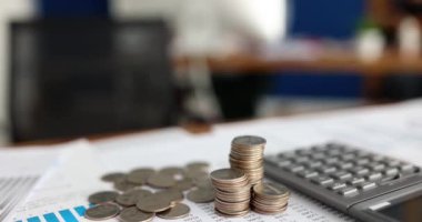 Para hesap makinesi ve mali raporlu iş çizelgeleri. Pazarlama ve iş analizi kavramı