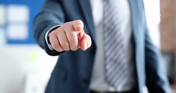 Geschäftsmann Business Anzug Zeigt Mit Dem Finger Nach Vorne Unternehmensberater — Stockvideo