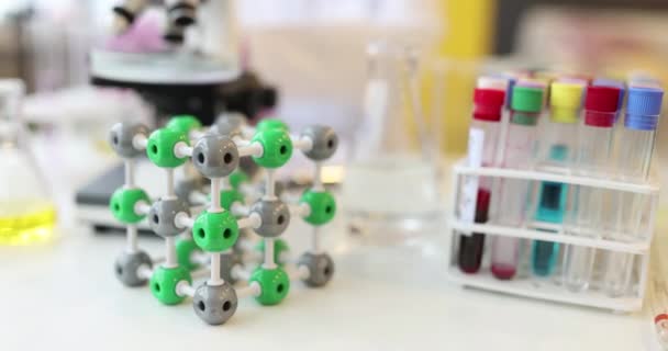 Ученый Работает Фоне Молекулярной Пробирки Концепция Исследования Днк Химических Элементов — стоковое видео