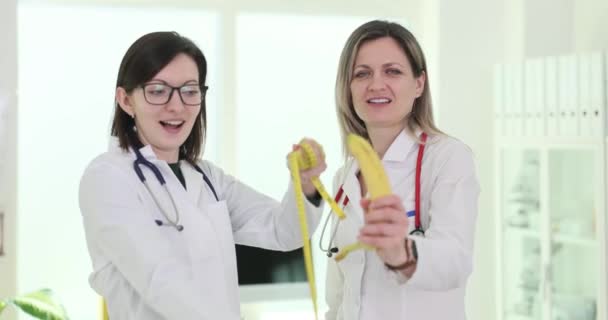 Female Doctors Showing Banana Penis Measuring Tape Clinic Movie Slow — Stockvideo