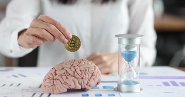 Female Hand Inserts Bitcoin Coin Human Brain Cryptocurrency Investing Rules — 图库视频影像