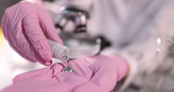 Scientist Pours Liquid Mercury Gloved Hand Liquid Metal Research Laboratory — Αρχείο Βίντεο