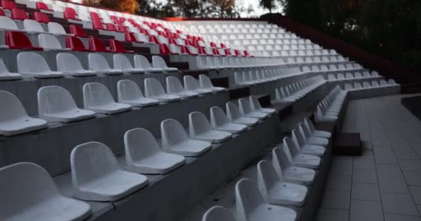 Puste Miejsca Stadionie Białe Plastikowe Miejsca Stadionie Bez Widzów Fanów — Wideo stockowe